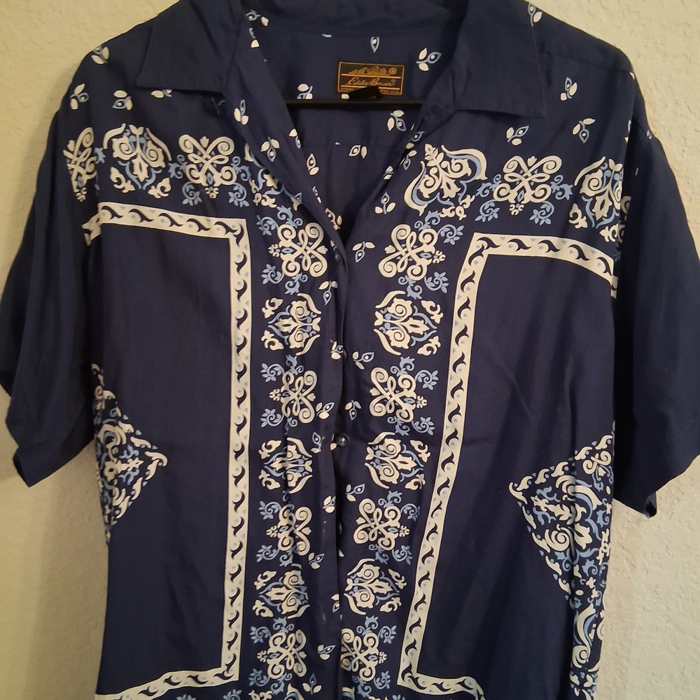 ***Festival/Beach Wear** Eddie Bauer Navy and White Casual Button Down Shirt